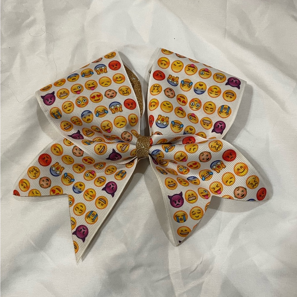 Best Bow Ever!! Yes, it’s the emoji bow!!